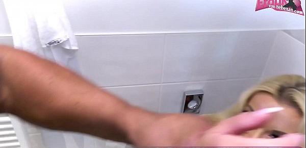  Deutsche Amateur Muskel tattoo teen Arsch zu Mund anal auf Toilette